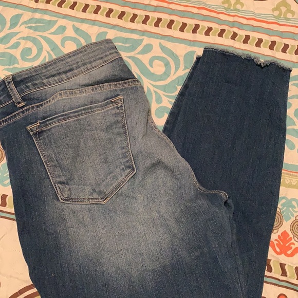 Cropped skinny jeans, size 15. - Picture 3 of 5
